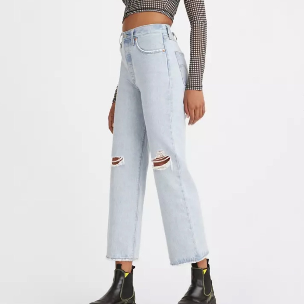 Levi’s Ribcage Straight Ankle Jeans, Size 25, Light Blue Wash, Distressed